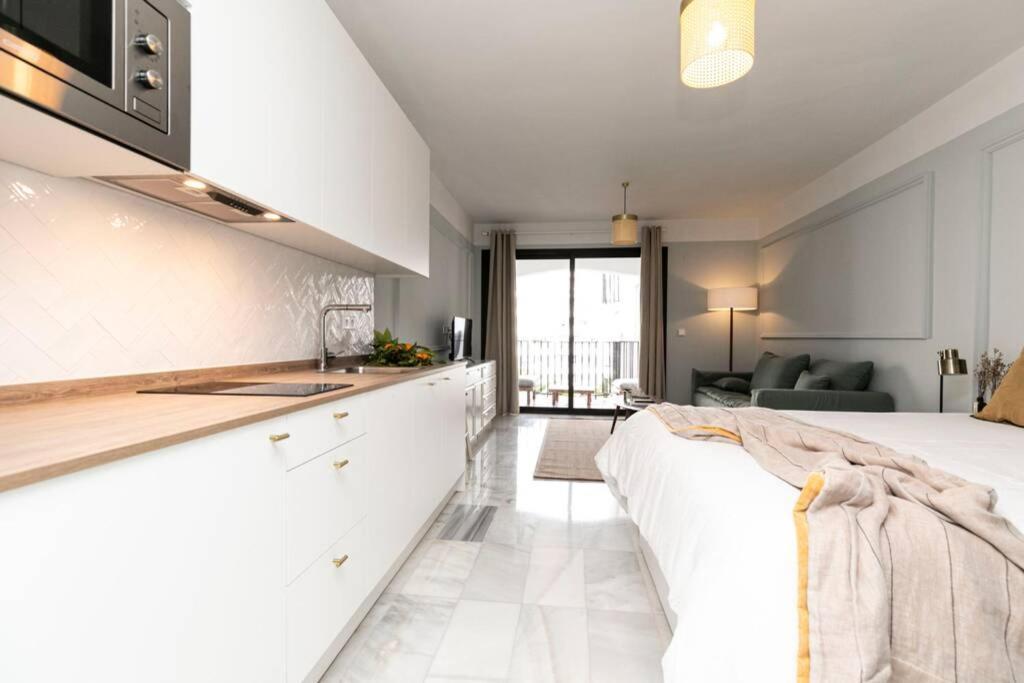 Central & Renovated Studio With Pool In Puerto Banus Lägenhet Marbella