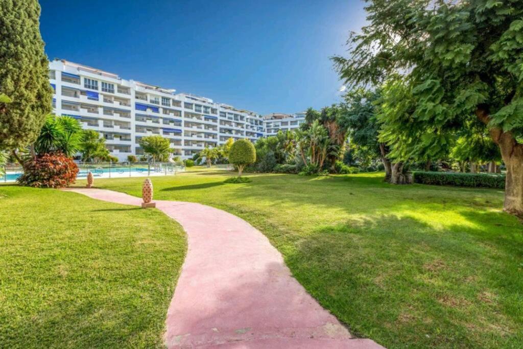 Central & Renovated Studio With Pool In Puerto Banus Lägenhet Marbella