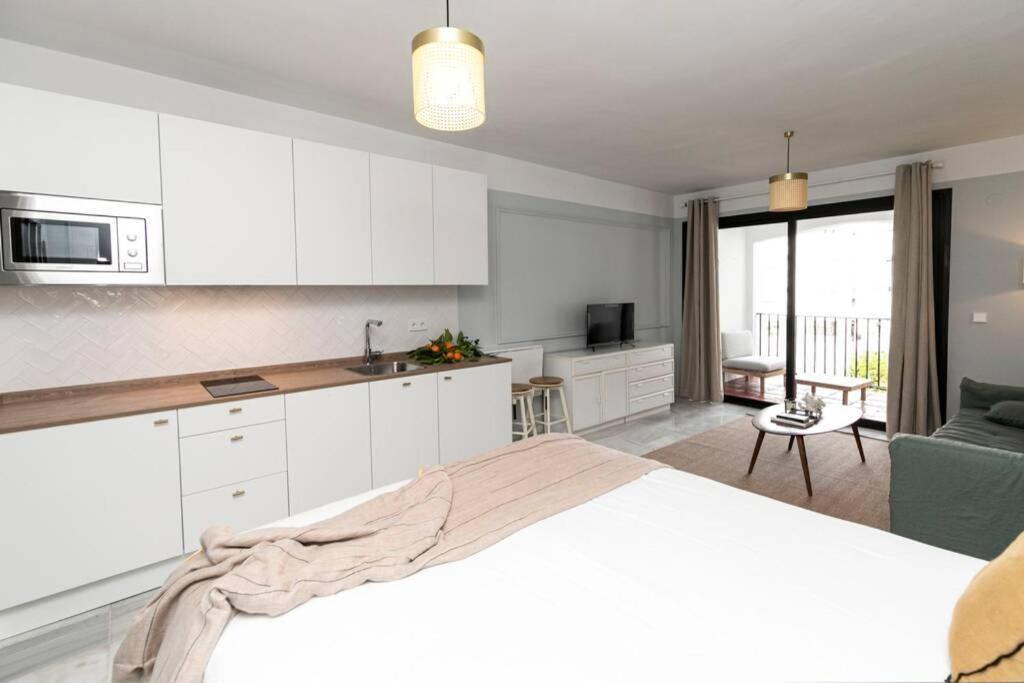 Central & Renovated Studio With Pool In Puerto Banus