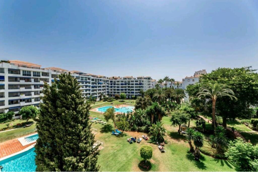Central & Renovated Studio With Pool In Puerto Banus Lägenhet