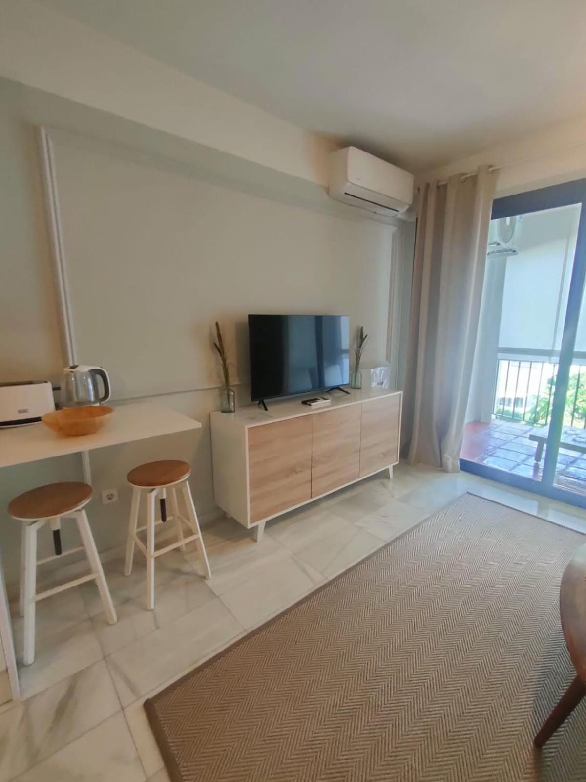 Central & Renovated Studio With Pool In Puerto Banus