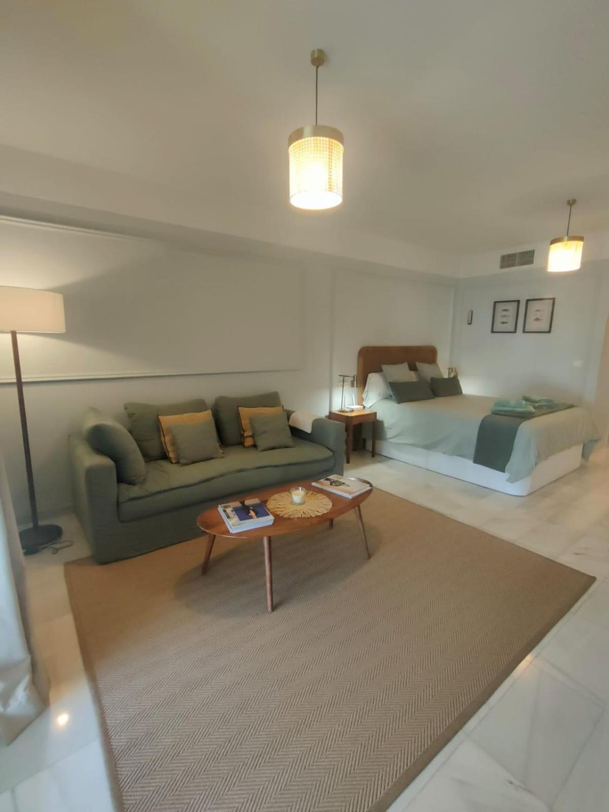 Central & Renovated Studio With Pool In Puerto Banus Lägenhet *