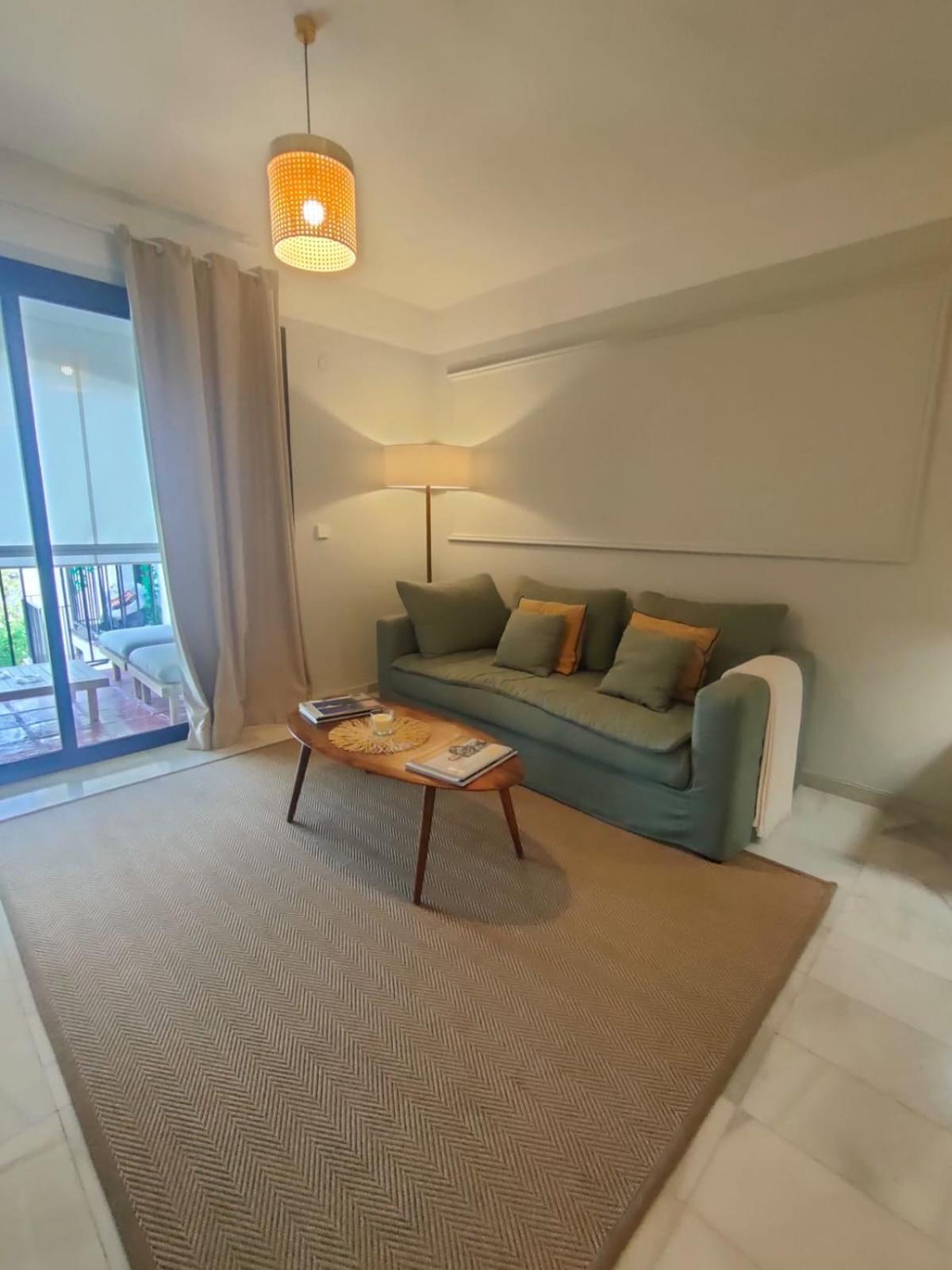 Central & Renovated Studio With Pool In Puerto Banus Lägenhet