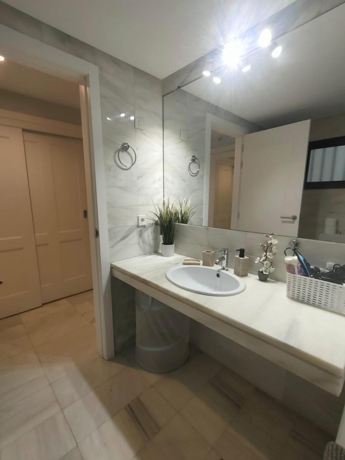 Central & Renovated Studio With Pool In Puerto Banus *